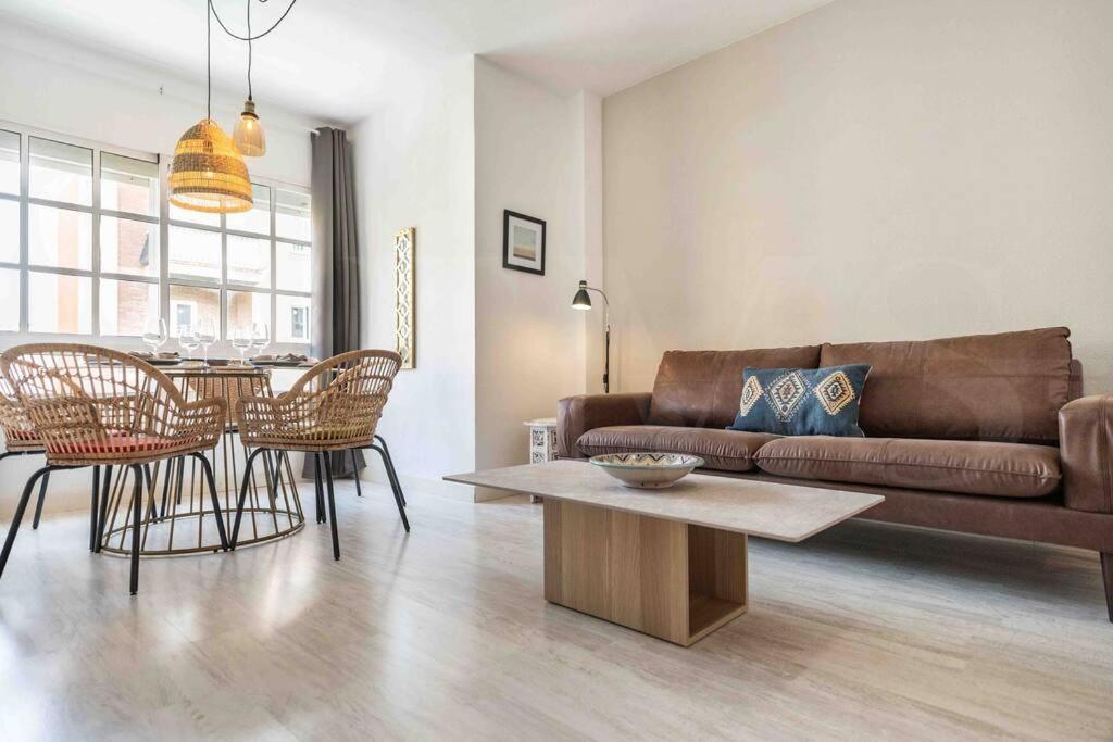 Spacious & Authentic By Rems Appartement *